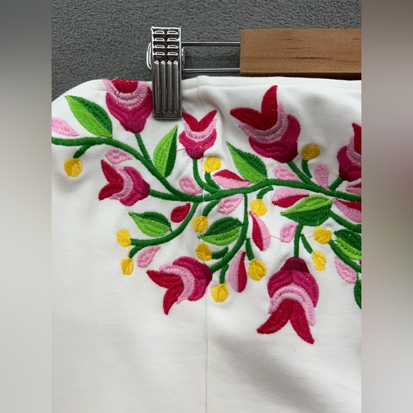 Herencia Collection Women's 2X White Floral Embroidered Crop Blouse Top NWT - Picture 5 of 10